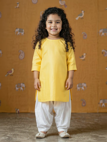 [DGKS-MG-RN] Girls Yellow Solid Cotton Kurti Set