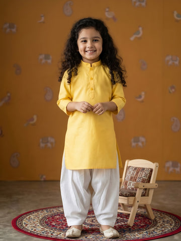 [DGKS-MG] Girls Yellow Solid Cotton Kurti Set