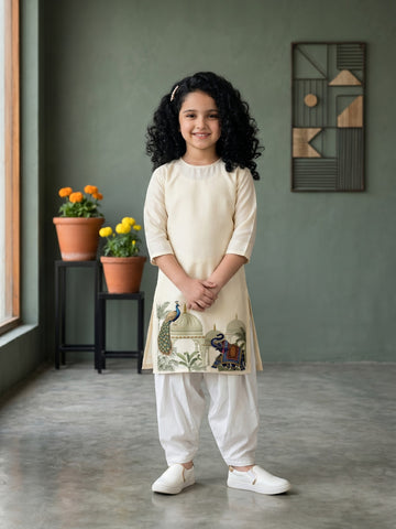 [DGKS-MGSP-RN] Girls Beige Ethnic Motifs Printed Cotton Kurti Set