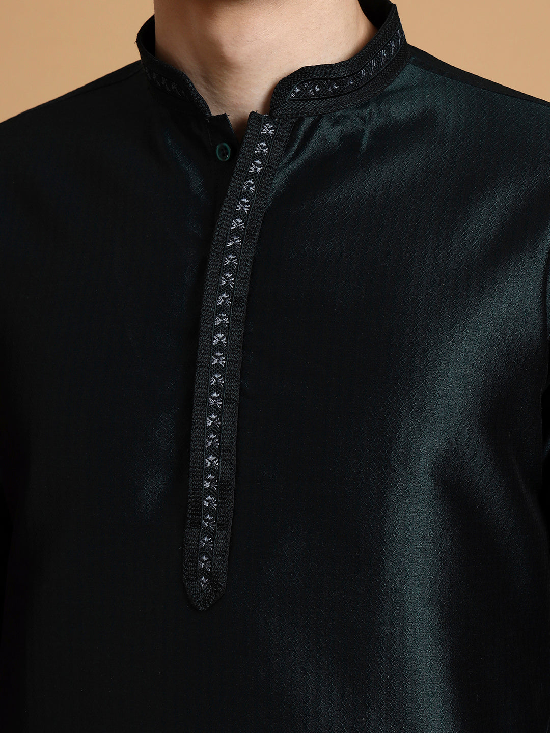 Men Embroidered Thread Work Kurta
