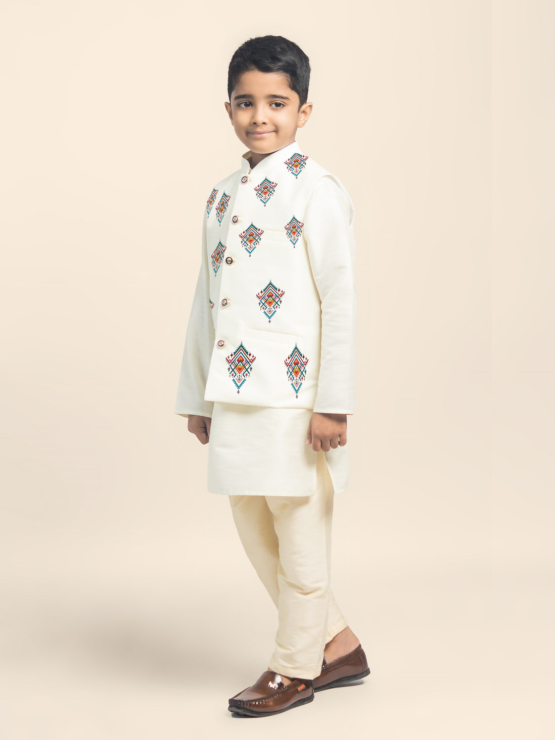 Boys White Printed Kurta & Pyjama Set With Nehru Jacket