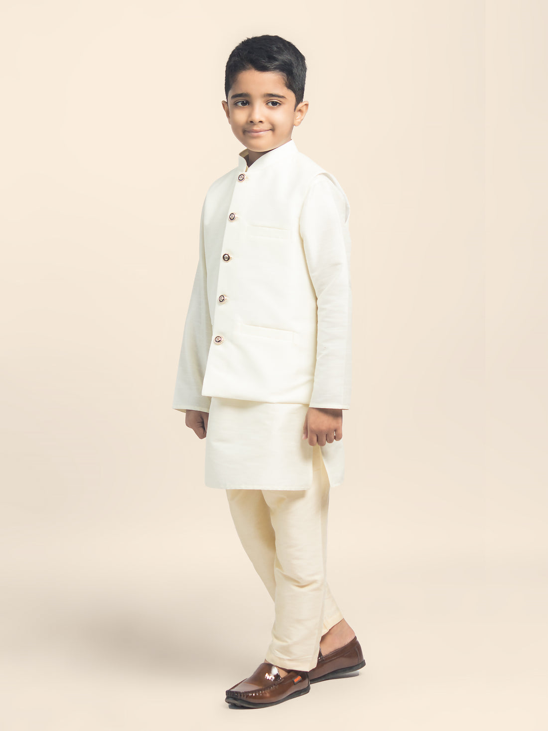 Boys White Solid Kurta & Pyjama Set With Nehru Jacket