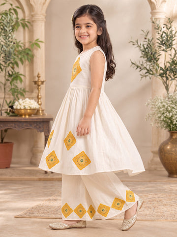 Girls' Off-White Art Silk Kurti Palazzo Set – Printed