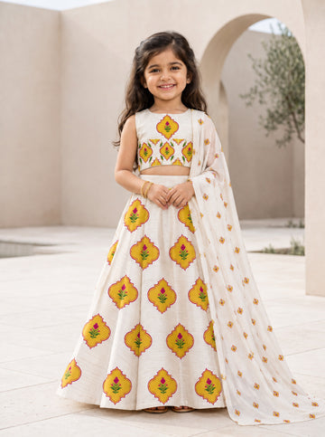 Girls' Off-White Art Silk Lehenga Set – Printed